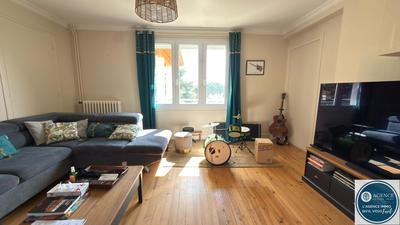 Maison - 205 m² - 8 pièces