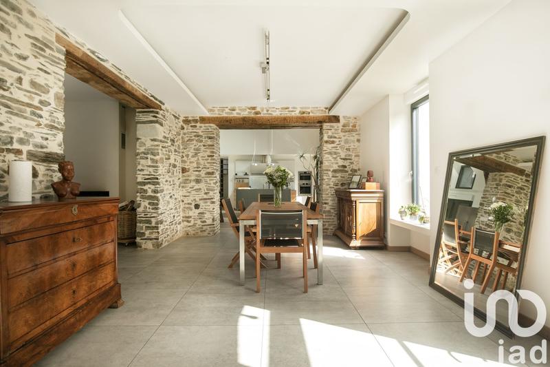 Maison - 247 m² - 8 pièces