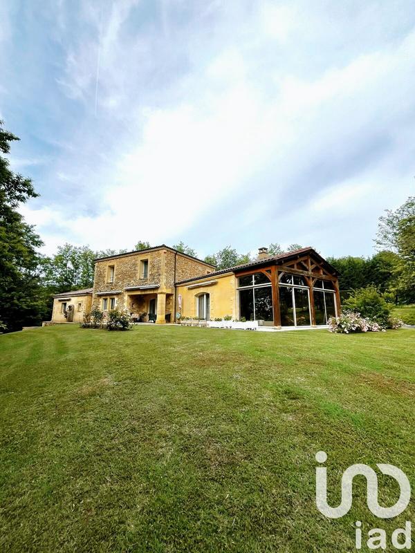 Maison - 260 m² - 10 pièces