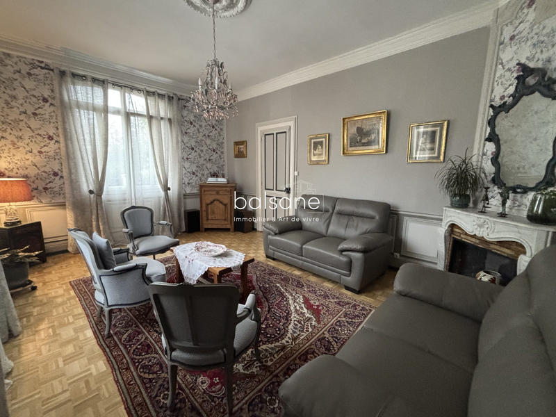 Maison - 180 m² - 8 pièces