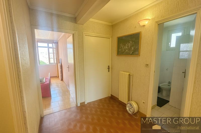 Maison - 208 m² - 9 pièces