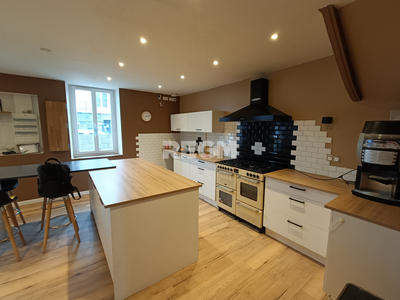 Maison - 187 m² - 12 pièces