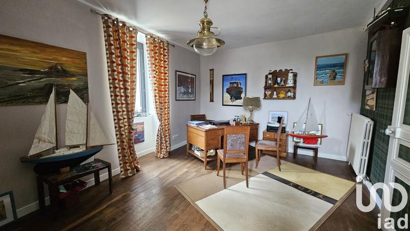 Maison - 225 m² - 9 pièces