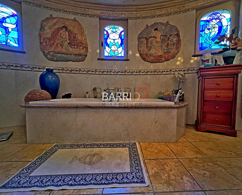 Maison - 208 m² - 7 pièces