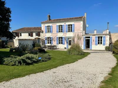 Maison en pierre - 280 m² - 11 pièces