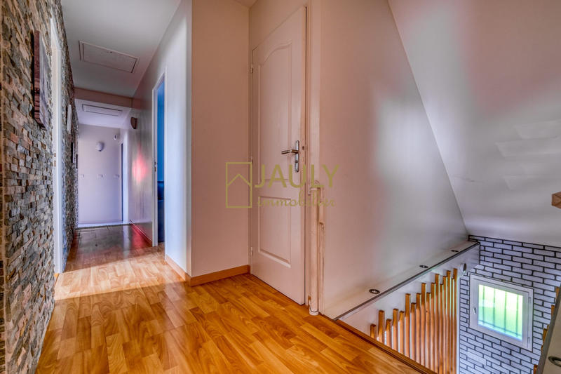 Maison traditionnelle - 173 m² - 7 pièces