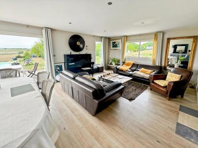 Maison - 200 m² - 8 pièces