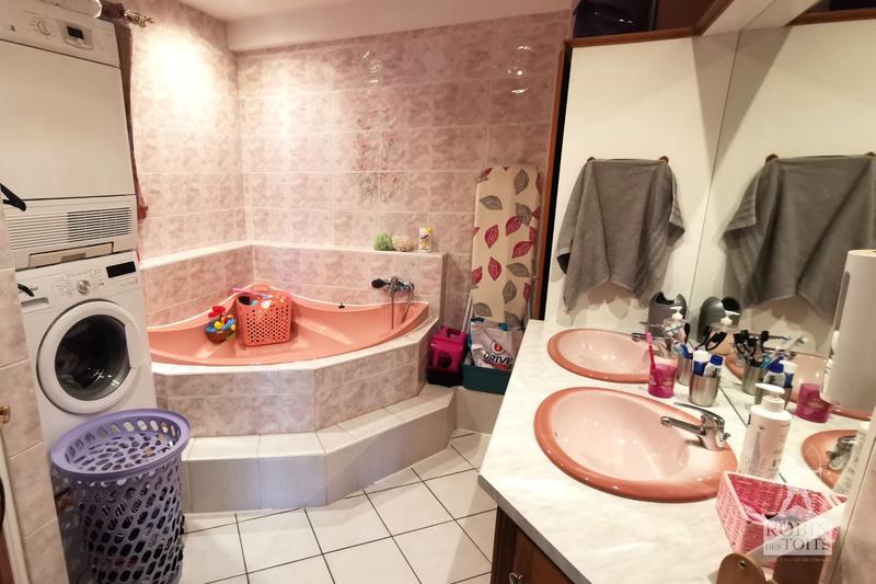 Maison - 235 m² - 10 pièces