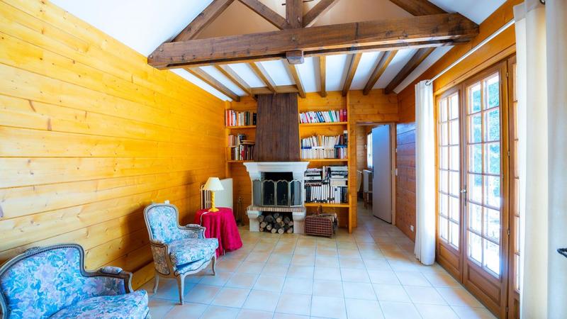 Maison - 660 m² - 16 pièces