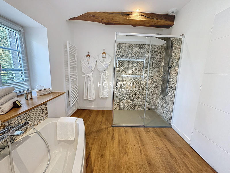 Maison ancienne - 305 m² - 12 pièces