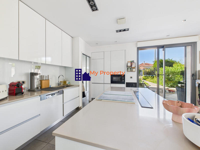 Maison - 121 m² - 6 pièces