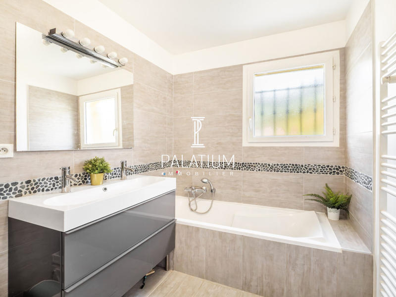 Maison traditionnelle - 148 m² - 6 pièces