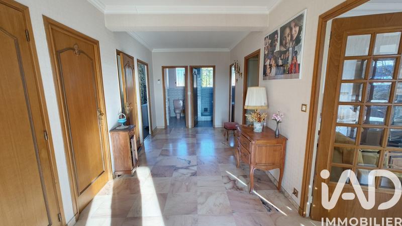 Maison - 252 m² - 12 pièces