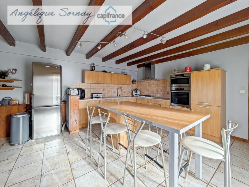 Maison - 210 m² - 8 pièces