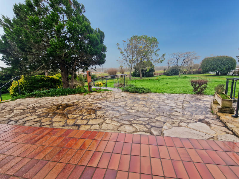 Maison - 320 m² - 10 pièces