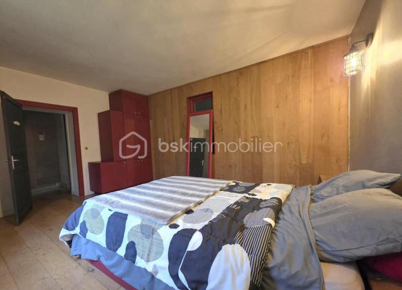 Maison traditionnelle - 189 m² - 8 pièces