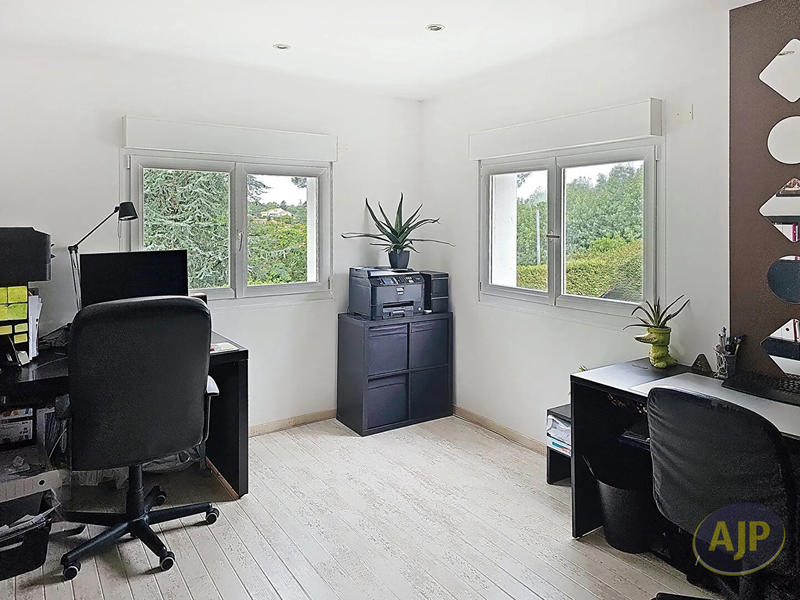 Maison - 189 m² - 8 pièces