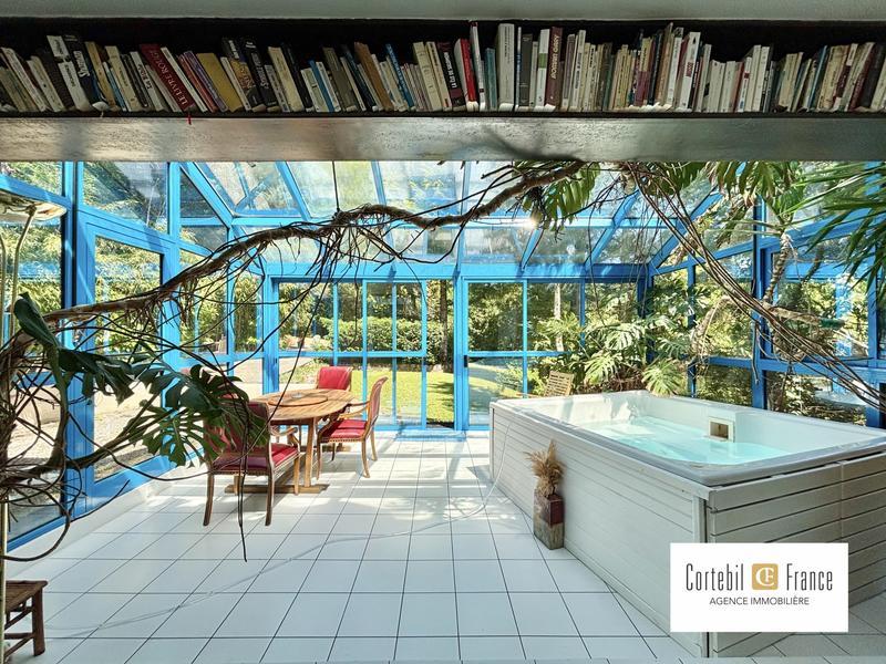 Villa - 251 m² - 8 pièces