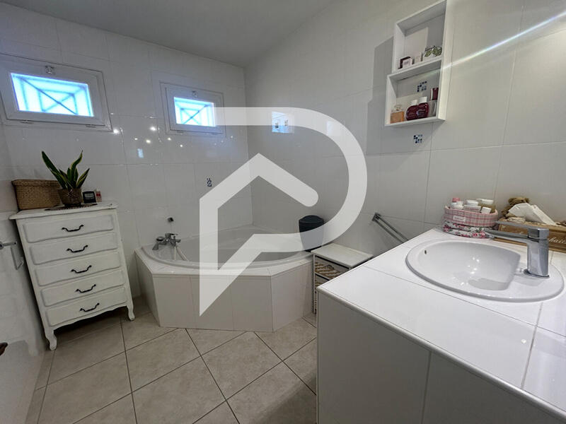 Maison - 115 m² - 4 pièces