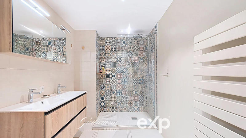 Maison traditionnelle - 192 m² - 7 pièces