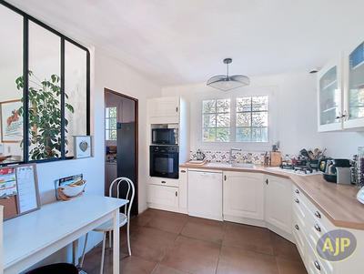 Maison - 214 m² - 9 pièces