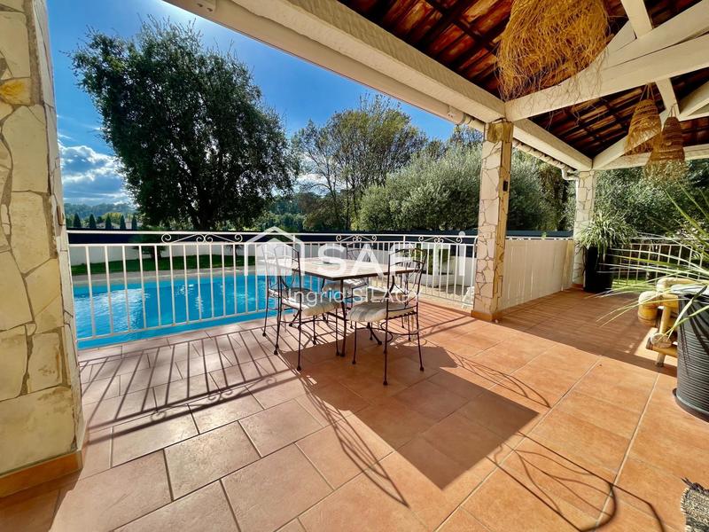 Maison - 200 m² - 7 pièces