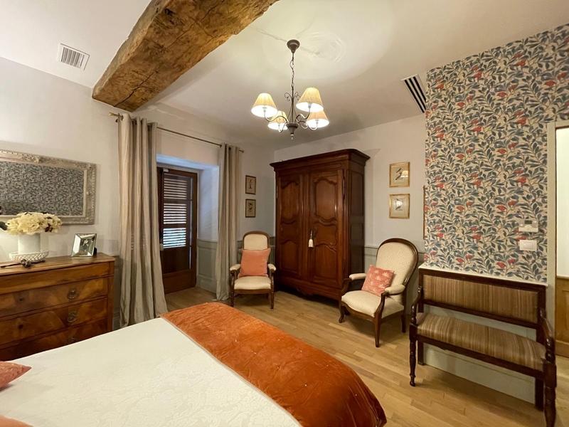 Maison - 201 m² - 8 pièces