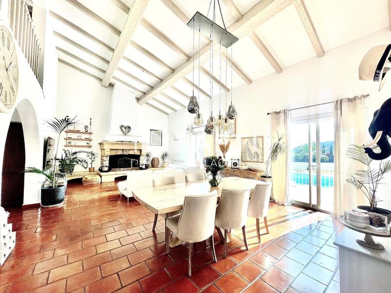 Maison - 200 m² - 7 pièces