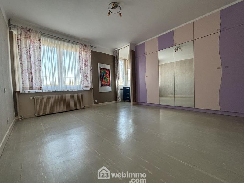 Maison - 370 m² - 11 pièces