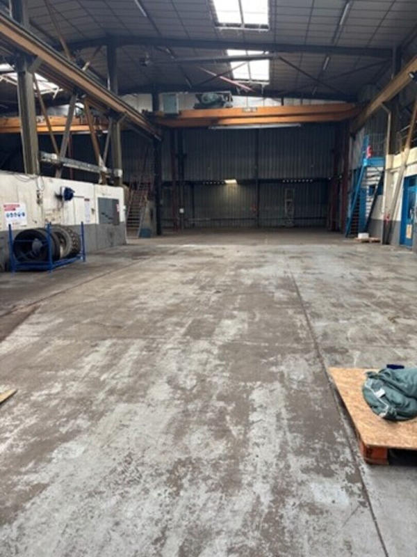 Local d'activité / Entrepôt - 1 100 m²