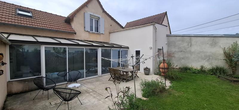 Maison - 140 m² - 8 pièces