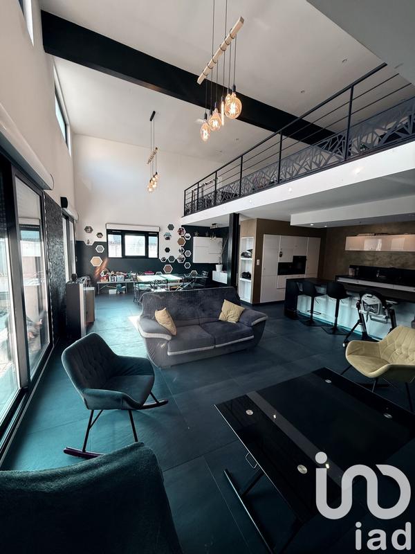 Maison - 277 m² - 7 pièces