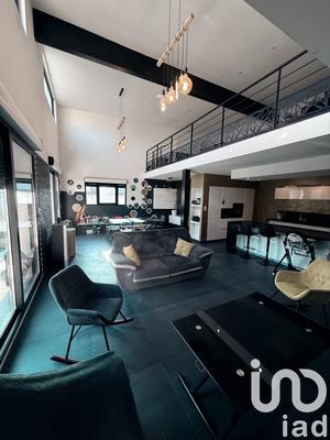 Maison - 277 m² - 7 pièces