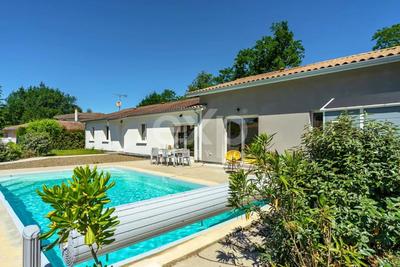 Maison - 180 m² - 8 pièces