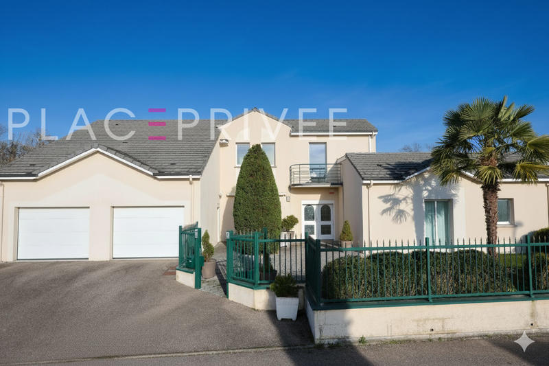 Maison - 225 m² - 7 pièces