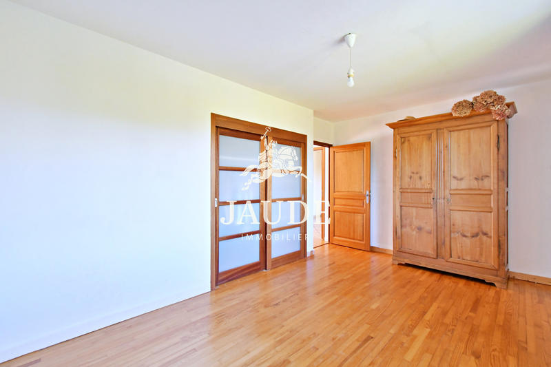 Maison - 221 m² - 10 pièces