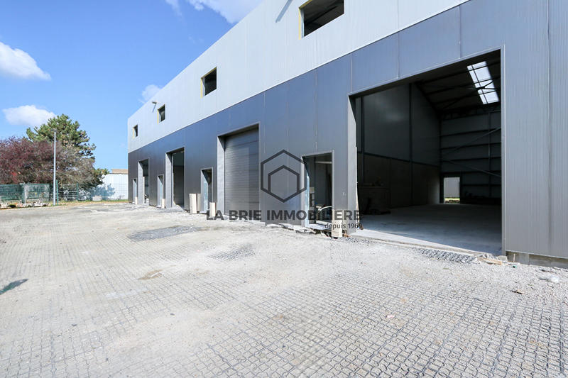 Local d'activité / Entrepôt - 121 m² - 1 pièce