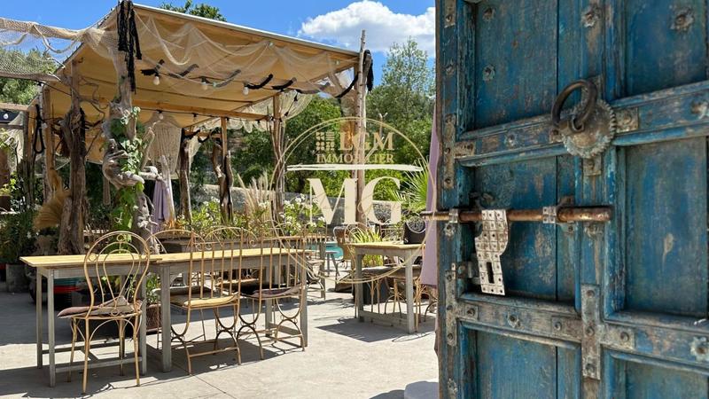 Maison - 1 046 m² - 29 pièces