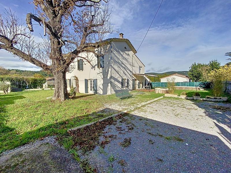 Mas - 210 m² - 7 pièces