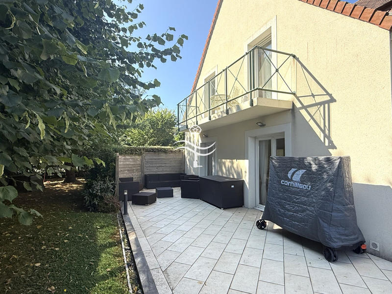 Maison - 215 m² - 6 pièces