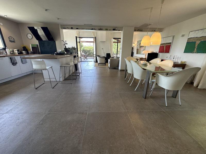 Villa - 211 m² - 9 pièces