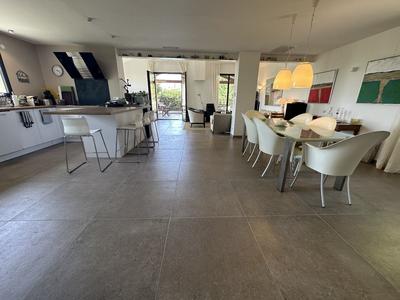Villa - 211 m² - 9 pièces