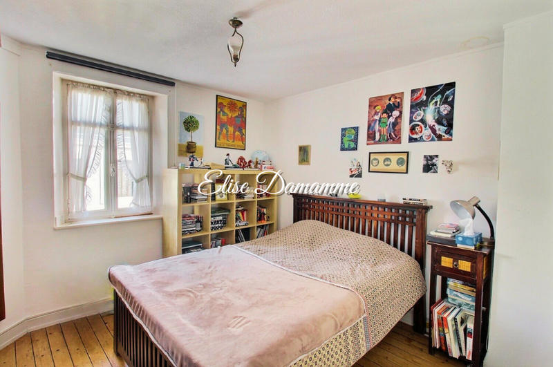 Maison - 227 m² - 8 pièces