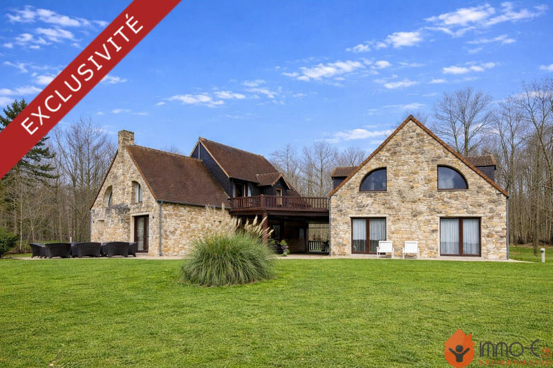 Maison - 261 m² - 7 pièces