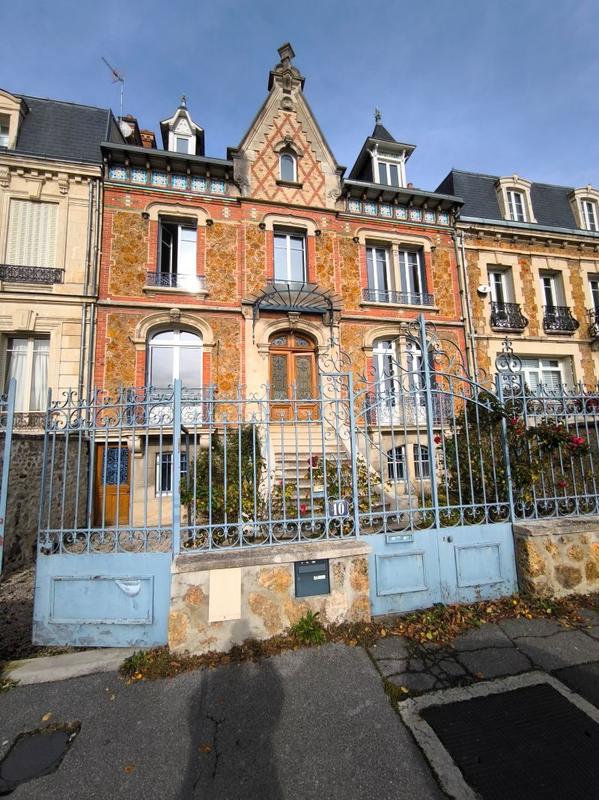 Maison - 400 m² - 7 pièces