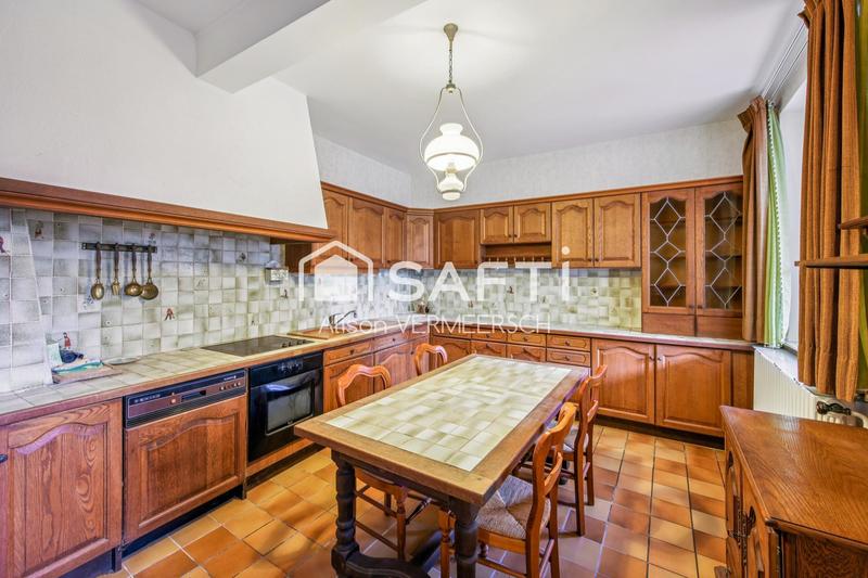 Maison - 204 m² - 7 pièces