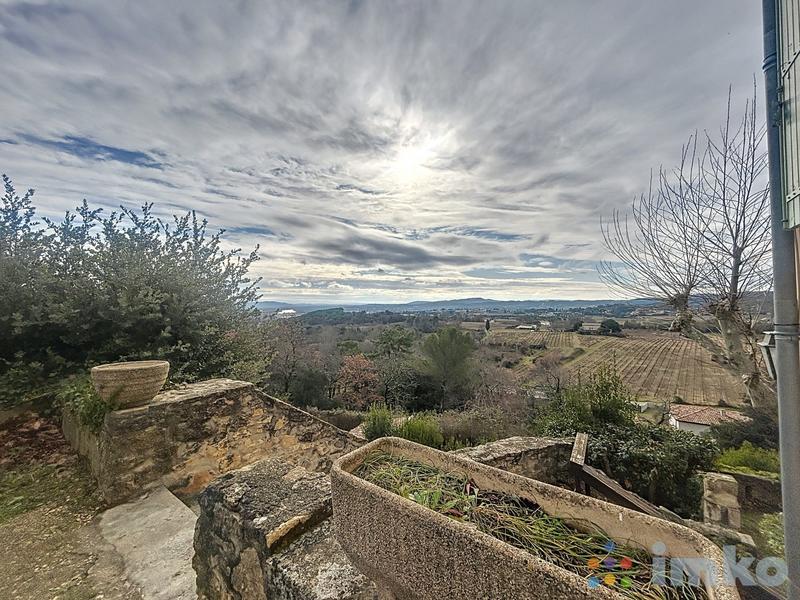 Maison - 3 200 m² - 50 pièces