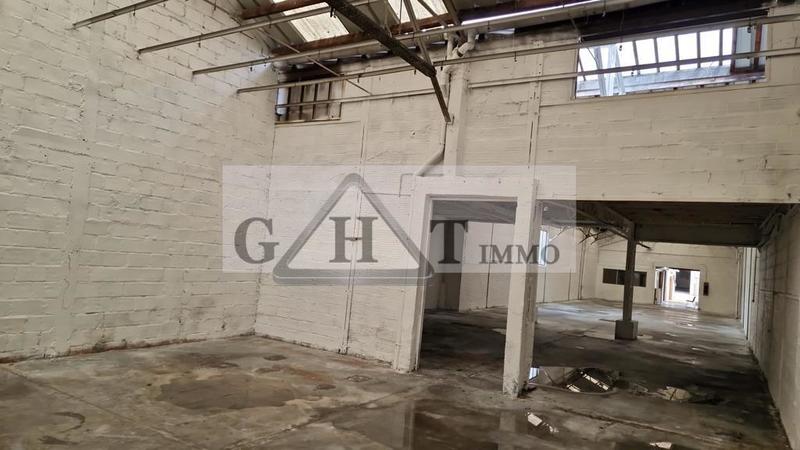 Entrepôt - 670 m²