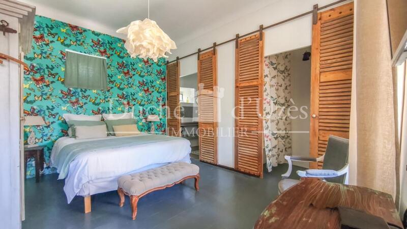 Demeure - 330 m² - 14 pièces