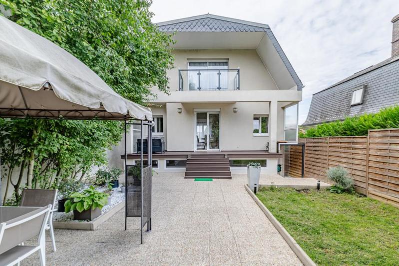 Maison - 200 m² - 7 pièces